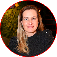 <span style="font-size:16px;">Cris Camargo</span>