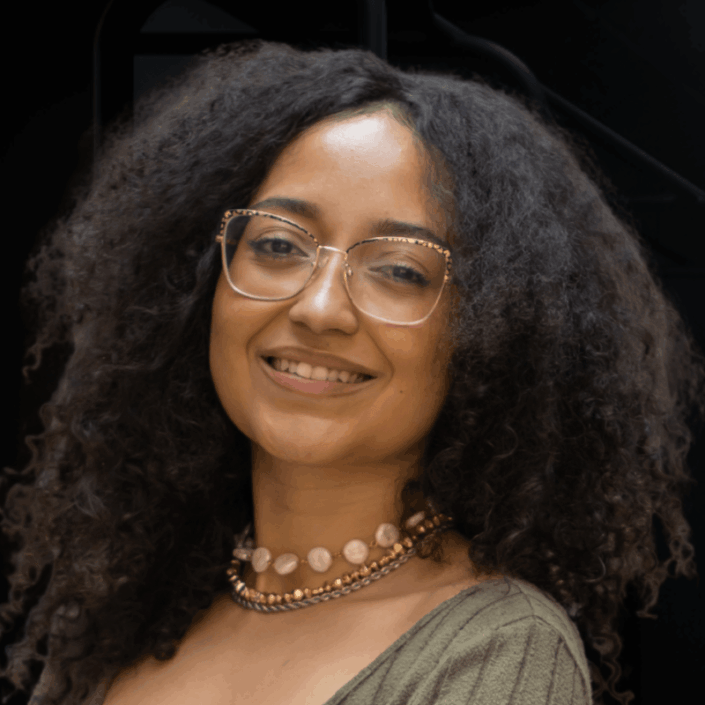AMANDA STHEPHANIE é jornalista e mestranda em Comunicação Intercultural pela Universidade Presbiteriana Mackenzie, Amanda Sthephanie é Supervisora de Cultura e Pessoas da Fbiz, onde também já atuou como Especialista em Impacto e Inclusão, e Coordenadora de Conteúdo. Sua trajetória contribuiu para uma visão ampla sobre o negócio da Publicidade além da interseção entre pessoas, comunicação e cultura.