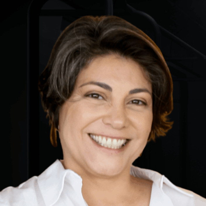 ANDRÉA GAUÍ é apaixonada por criatividade e movida por um olhar multicultural, uno minhas formações em Administração e Docência para ajudar pessoas a despertarem seu potencial criativo. Meu propósito é inspirar e guiar quem quer transformar ideias em realidade e viver com mais leveza e expressão.