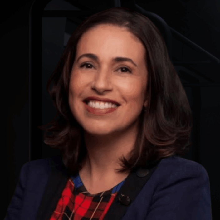 REJANE BICCA é Diretora Executiva Geral da O2, e tem mais de duas décadas de experiência em produção executiva. Construiu uma trajetória sólida, trabalhando com algumas das maiores marcas e anunciantes do mercado global. Natural de Porto Alegre (RS), formou-se em comunicação social pela PUC-RS e tem especialização em Marketing em Londres (Inglaterra). Há mais de dez anos, faz parte do conselho da Associação Brasileira da Produção de Obras Audiovisuais (APRO) e é co-presidente do Clube de Criação, entidade criada há 50 anos para valorizar a criatividade da publicidade brasileira. Em 2003, junto com a O2 Filmes, vivenciou toda a repercussão internacional do filme “Cidade de Deus”, que mudou o paradigma do cinema brasileiro ao ser o primeiro a receber indicações ao Oscar. Esteve à frente de diversos projetos que venceram prêmios nacionais e internacionais. Em 2019 fez parte do júri do Ciclope Festival, em Berlim (Alemanha) e, em 2025, retornou ao evento como speaker. Rejane foi reconhecida como Melhor Profissional de Atendimento de Produtoras na premiação “Melhores do Mercado” do Clube de Criação. Como colunista do site Women to Watch, iniciativa do jornal Meio e Mensagem, Rejane escreve sobre temas como representatividade das mulheres no mercado de marketing e comunicação. Desde o início de sua carreira profissional, aborda temas como igualdade de gênero no mercado audiovisual e a presença da mulher na publicidade brasileira. Por conta da sua expertise e olhar apurado, também atua no acompanhamento e direcionamento da carreira dos diretores da O2, além de sempre buscar talentos para contar histórias com uma visão diferenciada nas narrativas e em diversos formatos de projetos realizados pela produtora.