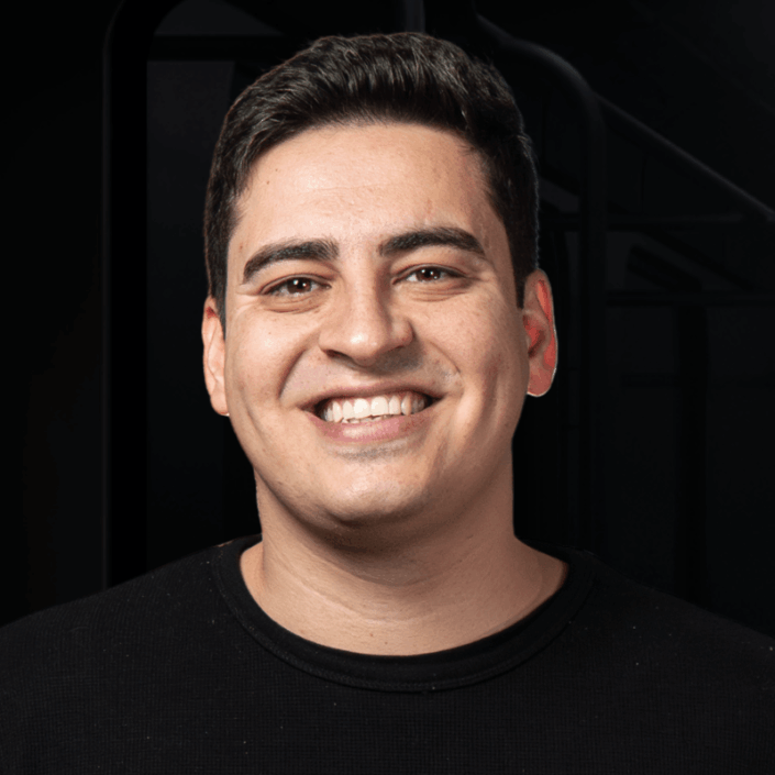 MARCOS RODRIGUES é formado em Ciências Contábeis, me especializei em Marketing Digital e Jornada do Cliente Omnichannel, desenvolvi carreira no setor Vendas em empresas como ZF, Cristália e Pfizer. Sócio da agência Paper há 6 anos, atua com foco em jornada do cliente, vendas B2B e construção de parcerias que geram resultado.